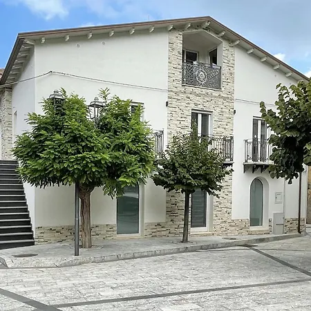 Nel Borgo Di Capri Leone