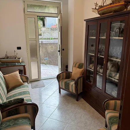 Nel Borgo Di * Capri Leone